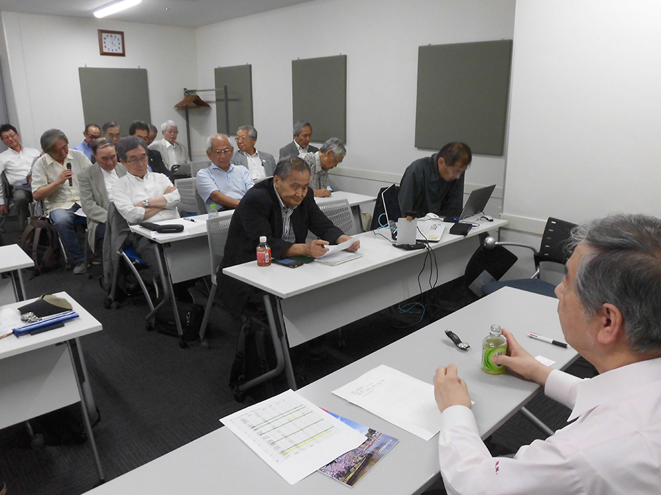 会員セミナーで講演する仁田先生（右端）