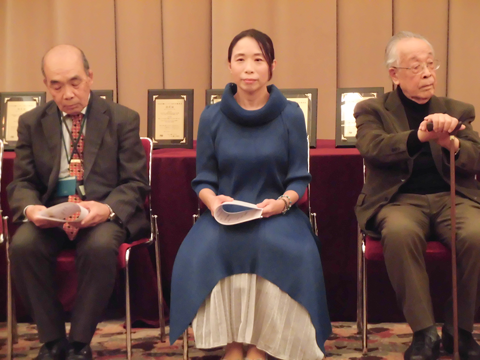 労ペン賞を受け取った３会員